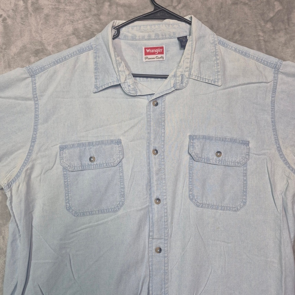 Wrangler Premium Quality Mens XL Light Wash Blue Denim Short Sleeve Shirt